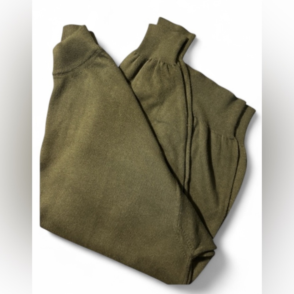 Men's pullover mock neck dressy sweater. Size Medium.  Oak Hall.  Green.  SKU 12